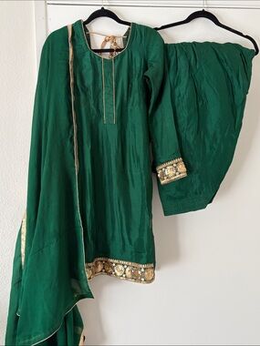 Elegant Green Women Salwar Kameez with Gold Embroidery size 38